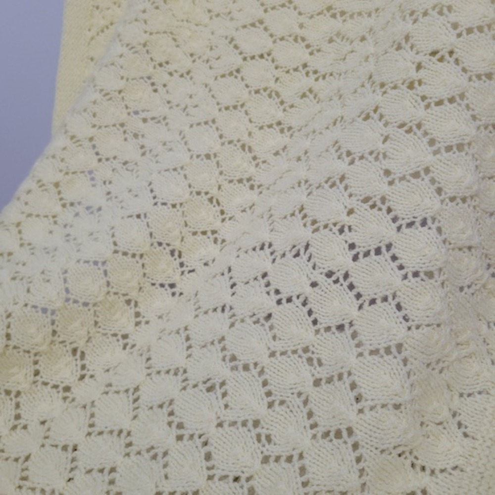 Handmade Yellow Unisex Baby Blanket Knitted Shell Pattern Intricate Unique Gift - Picture 3 of 6